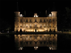 Château Pichon Baron Longuville er ein glæsilegasta höll eða kastali Bordeaux-héraðsins og þaðan koma sömuleiðis einhver bestu vín undir svæðinu Pauillac