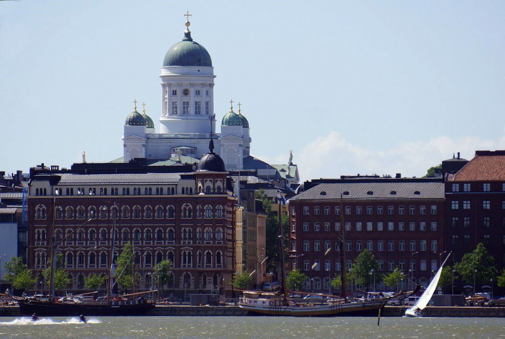 Helsinki. Höfuðborg Finnlands er Helsinki og Turku er elsta og fimmta stærsta borg Finnlands, en þar búa um 200 þúsund manns.