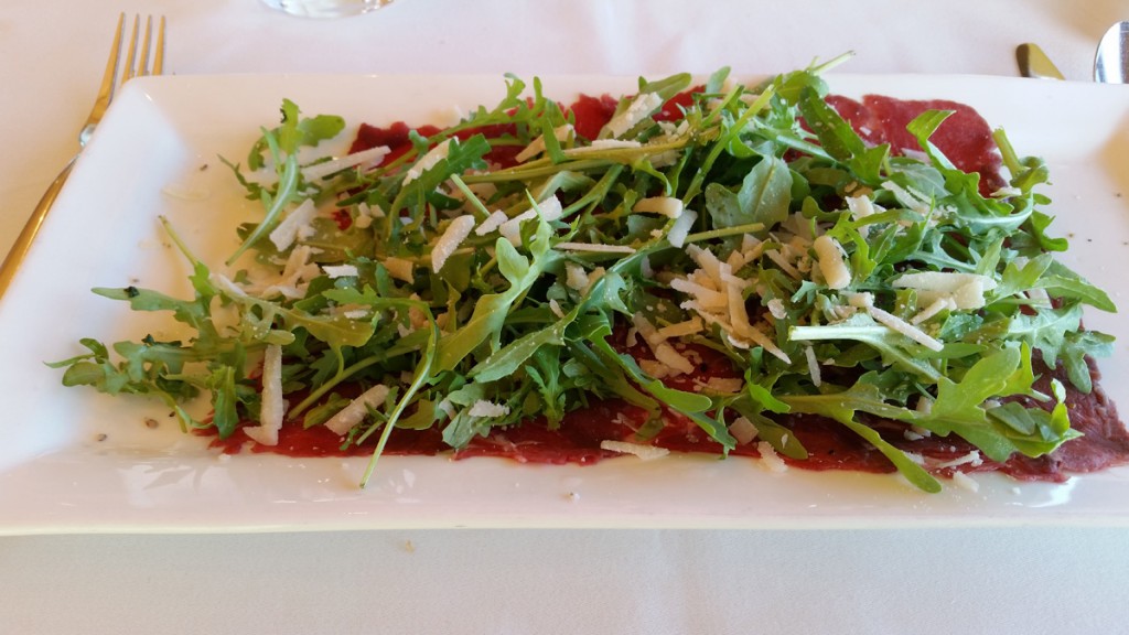 Hreinýra carpaccio með truffluolíu og ruccola