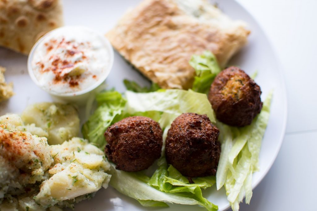 Falafel með kjúklingabaunamauki (hummus)