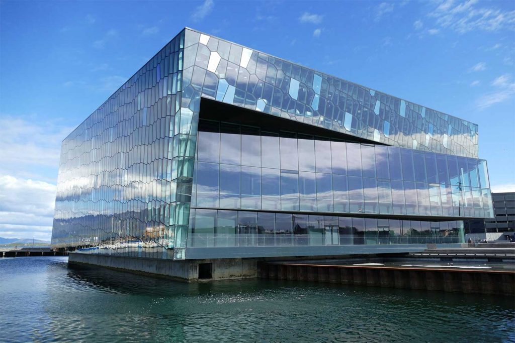 Harpa - Tónlistar- og ráðstefnuhús í Reykjavík | Harpa is a concert hall and conference centre in Reykjavík, Iceland