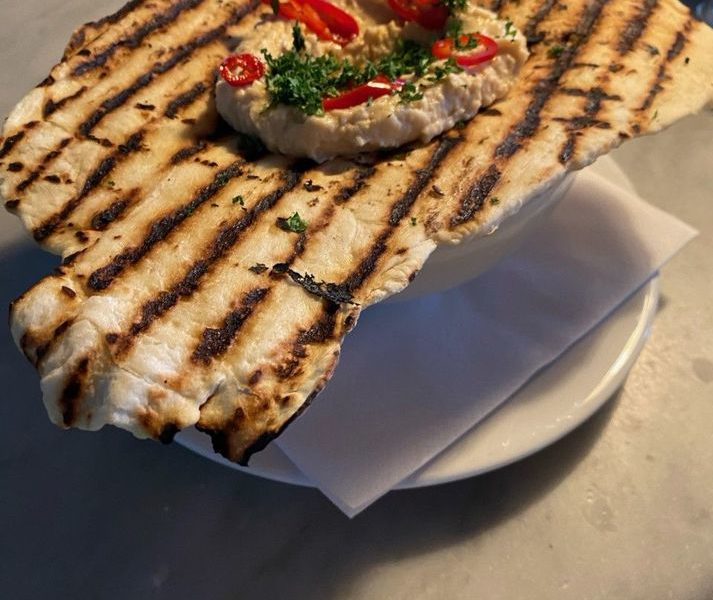 Hummus og Naan brauð