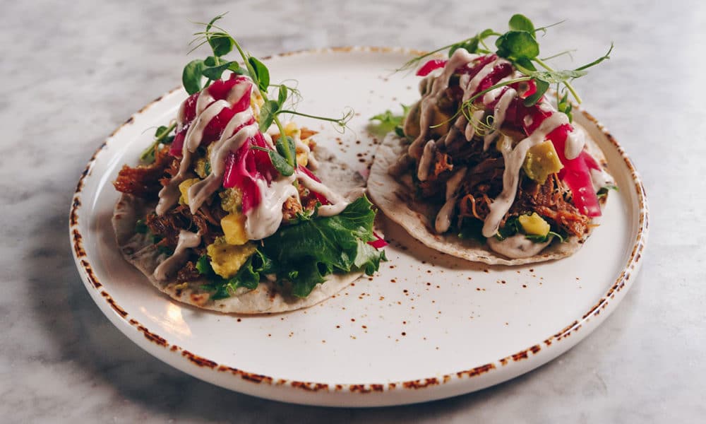 Andar Taco - Sýrður laukur, trufflu mayo, avókadó & mangó salsa.