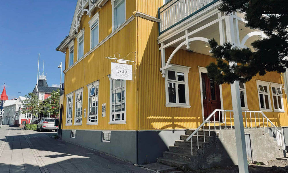 Eyja Vínstofa & Bistro