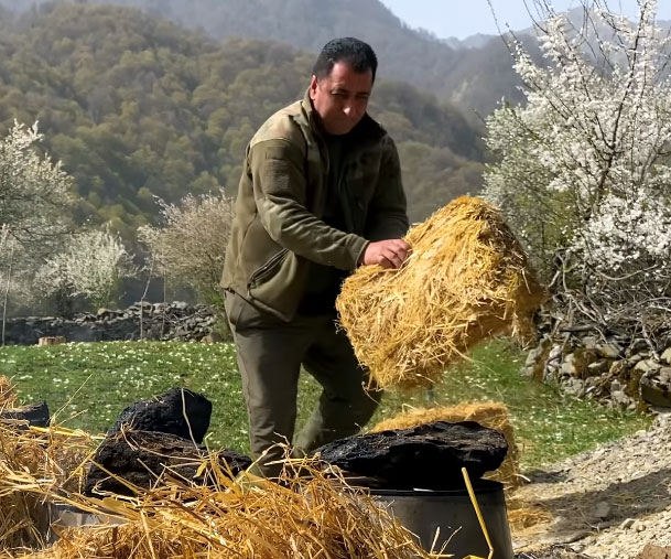 Tavakkul - Wilderness Cooking - Azerbaijan - Qamarvan