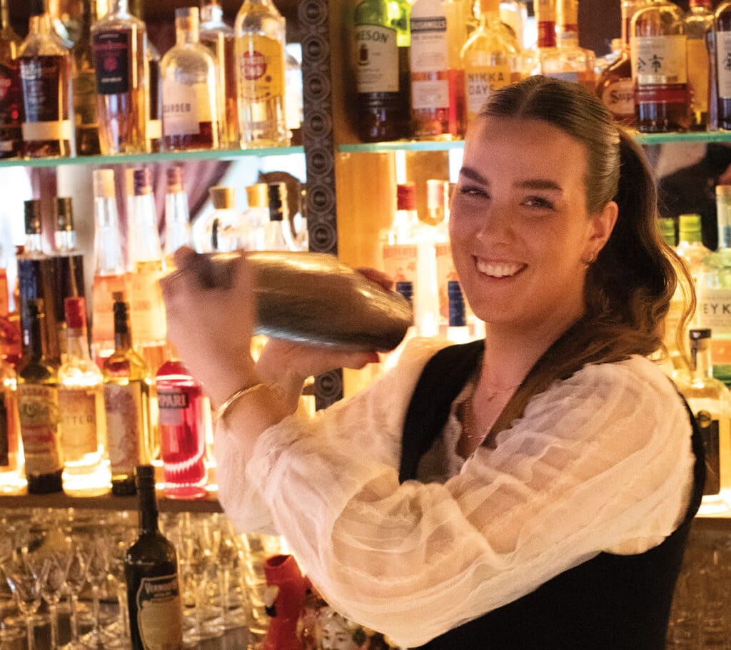 Helga á Tipsý kom sá og sigraði í Barlady keppninni
