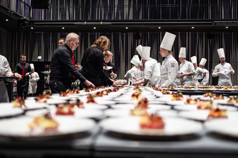 Hátíðarkvöldverður Klúbbs matreiðslumeistara (KM) - Haldinn í Hörpu í Silfurbergi - Laugardaginn 11. janúar 2025