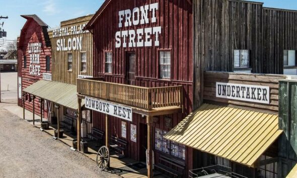 Matargestir ferðast aftur í tímann til villta vestursins - Front Street Steakhouse - Nebraska