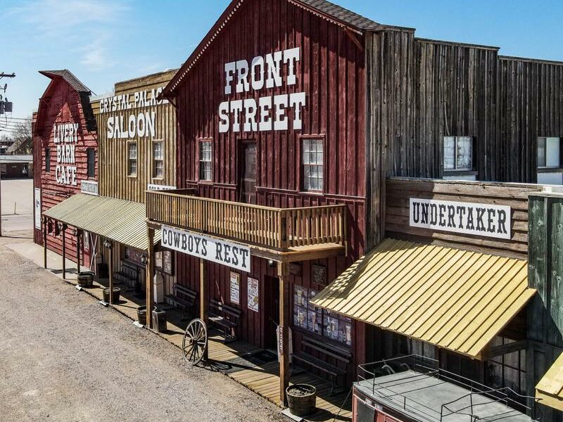 Matargestir ferðast aftur í tímann til villta vestursins - Front Street Steakhouse - Nebraska