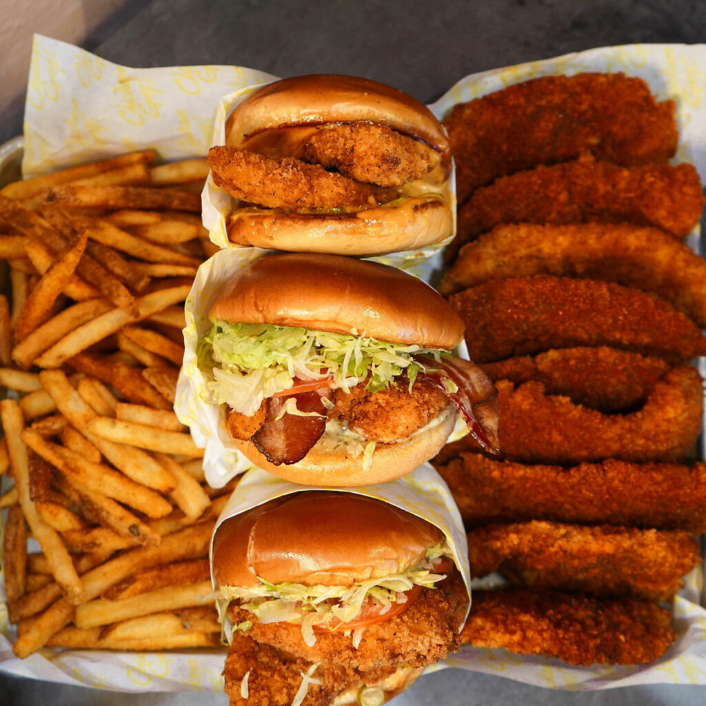 Guy Fieri snýr aftur til Times Square - Opnar Chicken Guy í miðri Manhattan