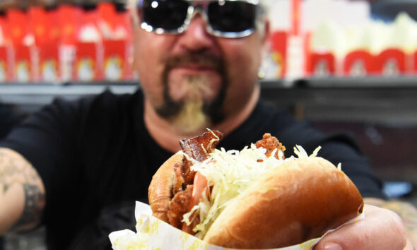 Guy Fieri snýr aftur til Times Square - Opnar Chicken Guy í miðri Manhattan