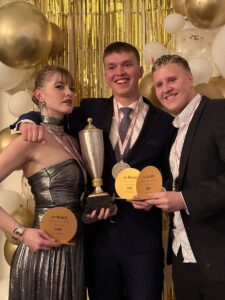 Gull til Íslands í framreiðslu á Norðurlandamóti - Norræna nemakeppnin 2025 - Silvia Louise Einarsdóttir, Tristan Tómasson Manoury, Sindri Hrafn Rúnarsson, Marlís Jóna Þórunn Karlsdóttir, Finnur Gauti Vilhelmsson og Jakob Zarioh Sifjarson Baldvinsson