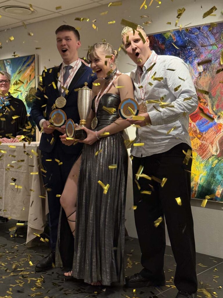 Gull til Íslands í framreiðslu á Norðurlandamóti - Norræna nemakeppnin 2025 - Silvia Louise Einarsdóttir, Tristan Tómasson Manoury, Sindri Hrafn Rúnarsson, Marlís Jóna Þórunn Karlsdóttir, Finnur Gauti Vilhelmsson og Jakob Zarioh Sifjarson Baldvinsson