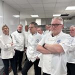 Aprílfundur KM: Veitingasvæði Ikea skoðað, mannúðarmál rædd og happdrætti til styrktar Myanmar bar góðan árangur – Myndir