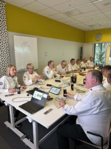 Aprílfundur KM: Veitingasvæði Ikea skoðað, mannúðarmál rædd og happdrætti til styrktar Myanmar bar góðan árangur – Myndir