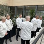 Aprílfundur KM: Veitingasvæði Ikea skoðað, mannúðarmál rædd og happdrætti til styrktar Myanmar bar góðan árangur – Myndir