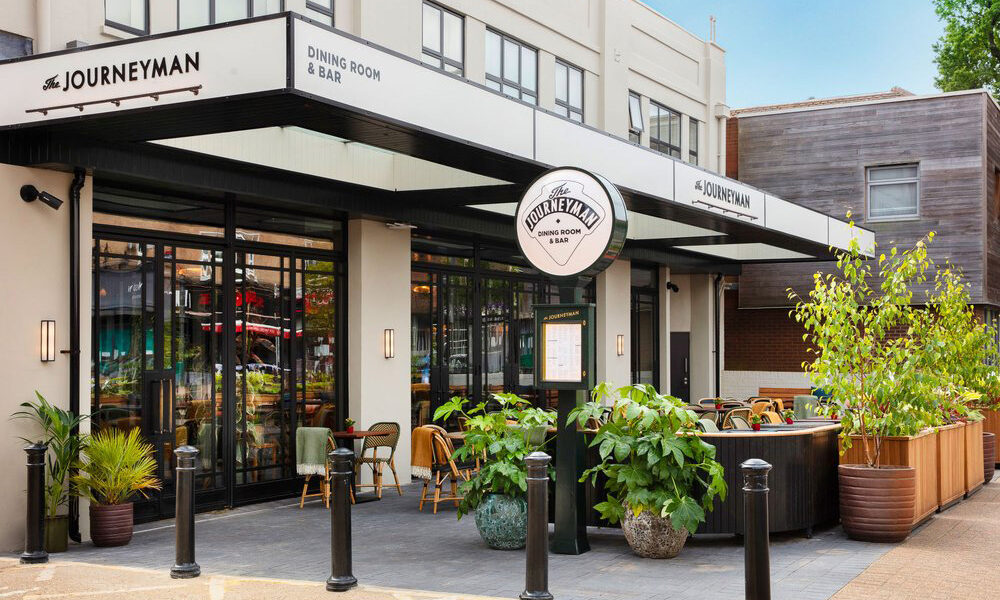 Kaupverð gæti numið allt að 17 milljörðum króna - TRG hyggst bæta við sig allt að helmingi af Oakman-keðjunni