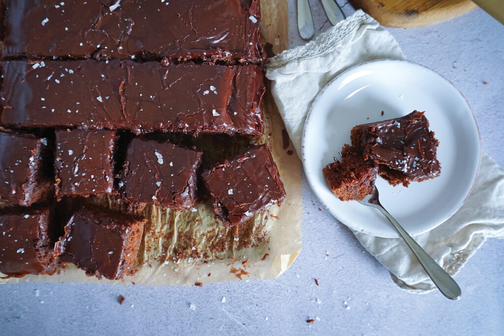 Ómótstæðileg skúffukaka með mjúku kaffikremi