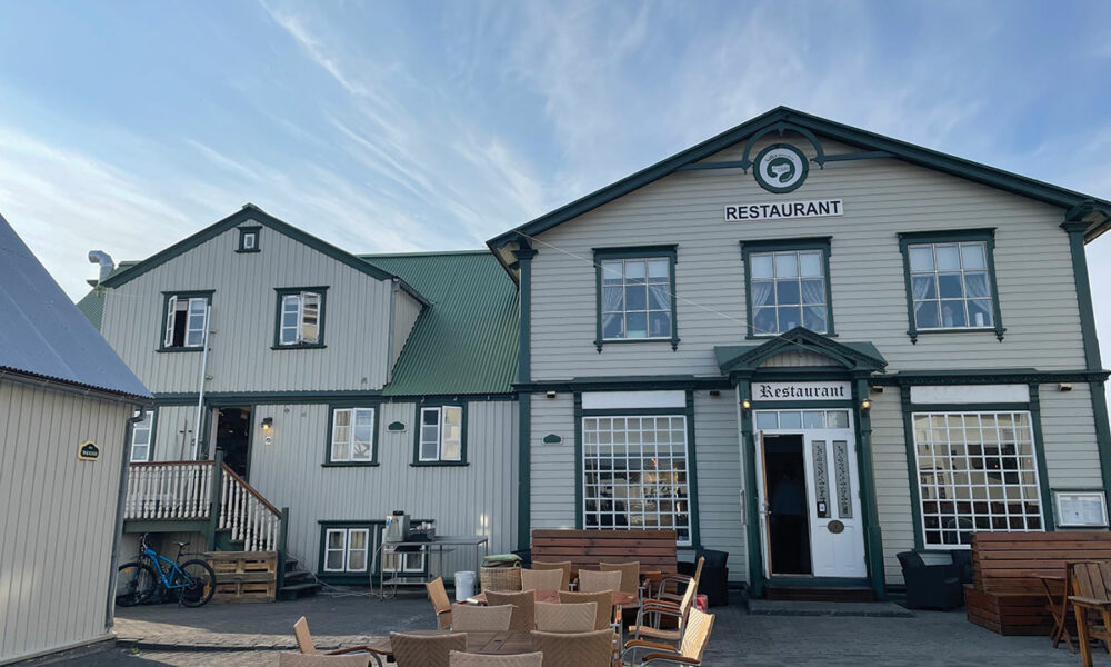 Veitingarýni: Hlýleg stemning og ferskir réttir í hjarta Húsavíkur - Salka Restaurant - Veitingastaður