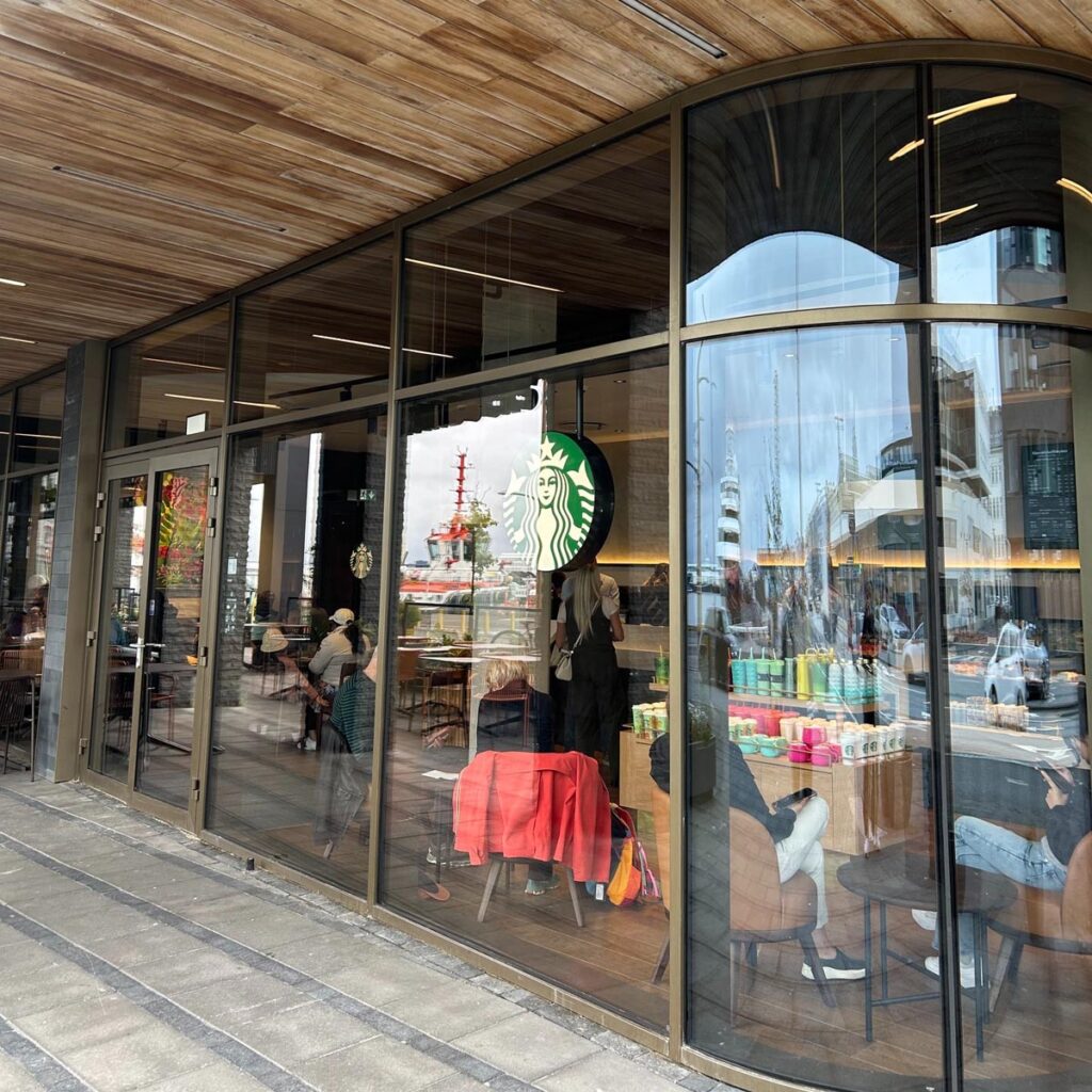 Starbucks opnar á Hafnartorgi – stærsta kaffihús keðjunnar á Íslandi til þessa
