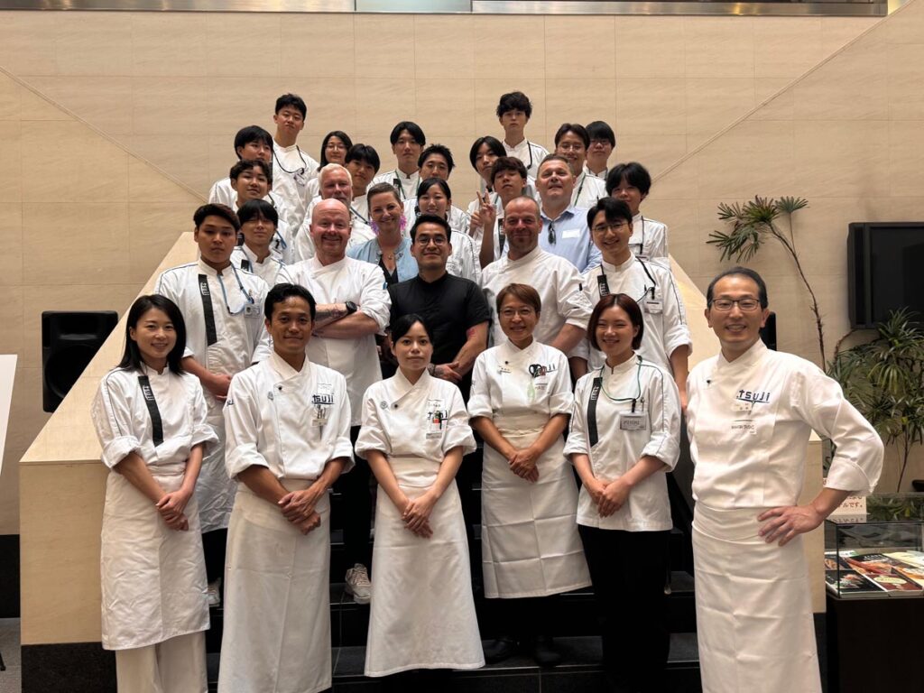 Hinrik Carl vekur athygli í Japan - Kynnti norræna matargerð á heimssýningunni í Osaka og við Tsuji matreiðsluskólann