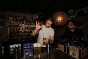 Hrafnhildur Sunna Eyþórsdóttir er Hraðasti Barþjónn Íslands 2025