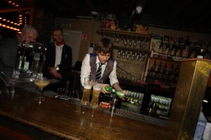 Hrafnhildur Sunna Eyþórsdóttir er Hraðasti Barþjónn Íslands 2025