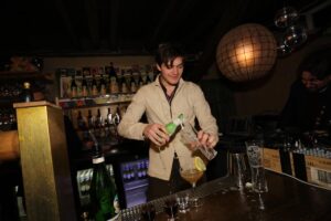 Hrafnhildur Sunna Eyþórsdóttir er Hraðasti Barþjónn Íslands 2025