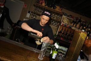 Hrafnhildur Sunna Eyþórsdóttir er Hraðasti Barþjónn Íslands 2025