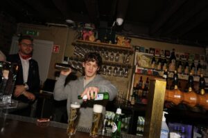 Hrafnhildur Sunna Eyþórsdóttir er Hraðasti Barþjónn Íslands 2025