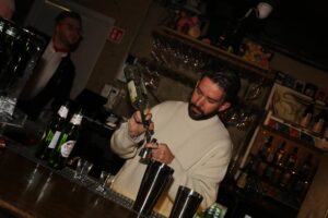 Hrafnhildur Sunna Eyþórsdóttir er Hraðasti Barþjónn Íslands 2025