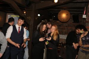 Hrafnhildur Sunna Eyþórsdóttir er Hraðasti Barþjónn Íslands 2025