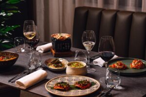 Brasa tók á móti fyrstu gestum á glæsilegu jólahlaðborði - Myndir