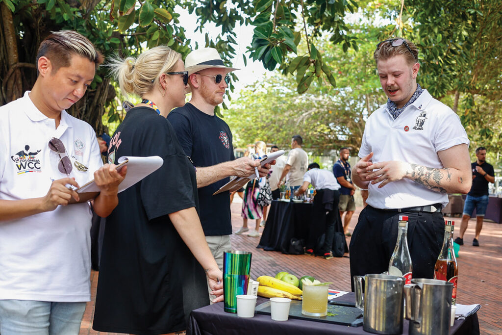 Róbert Aron Garðarsson Proppé vinnur Eagle Award á HM Barþjóna