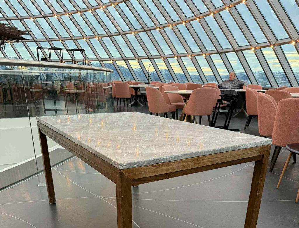 Perlan endurnýjar veitingareksturinn: nýtt útlit, ný húsgögn og endurvakning jólahlaðborðsins