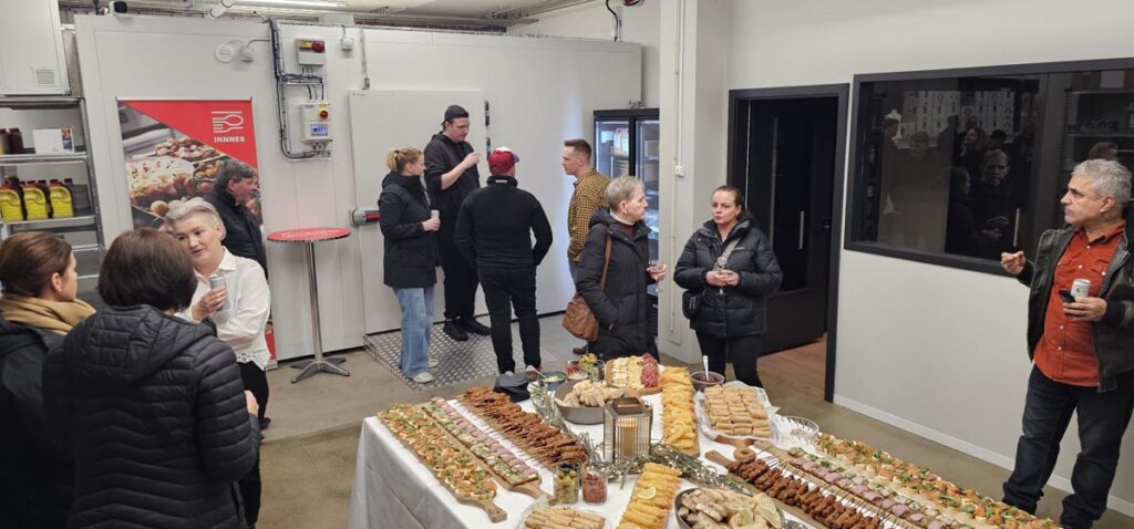 Innnes á Akureyri tók á móti fjölmörgum gestum í nýju húsnæði - Myndir