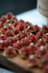 Brasa tekur á móti fyrstu gestum í Smáratorgi. Sjáðu stemninguna frá opnunarpartýinu