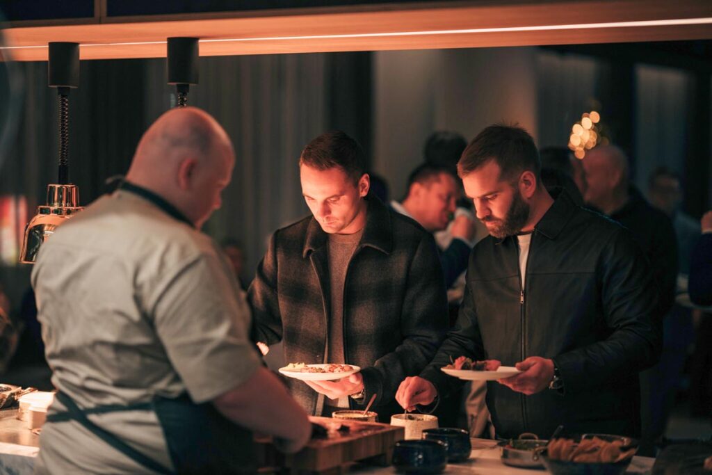 Brasa tekur á móti fyrstu gestum í Smáratorgi. Sjáðu stemninguna frá opnunarpartýinu