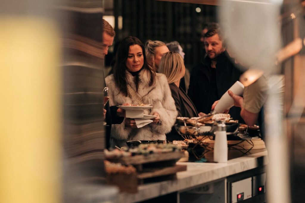 Brasa tekur á móti fyrstu gestum í Smáratorgi. Sjáðu stemninguna frá opnunarpartýinu