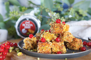 Stökkir Brie bitar með pistasíuhjúp og chili hunangi