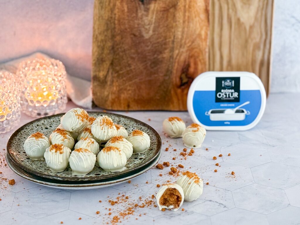 Hættulega góðar ostakökukúlur með Biscoff og hvítu súkkulaði