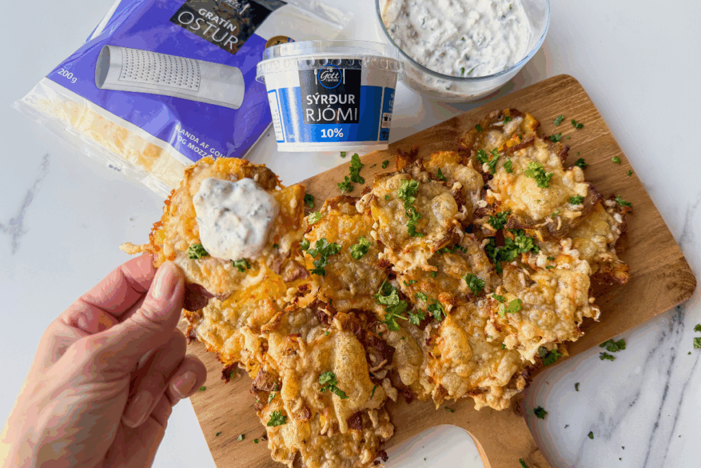 Fullkomið meðlæti eða forréttur: stökkar kartöflur með sósu