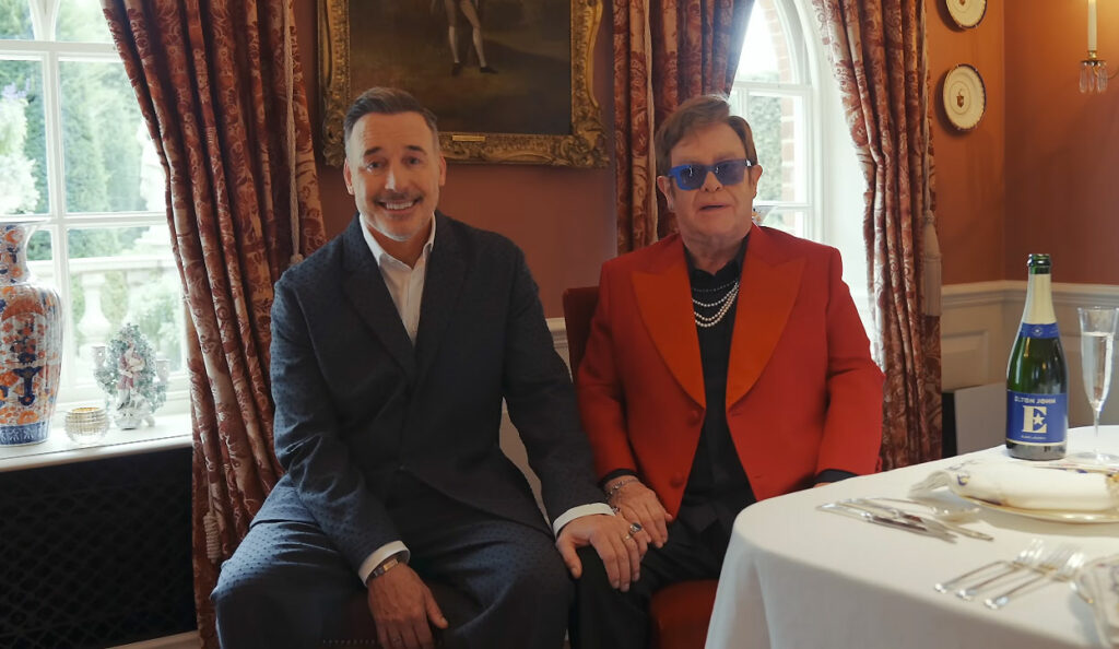 Áfengislaust freyðivín með nafni Elton Johns kominn í hillur í Bretlandi