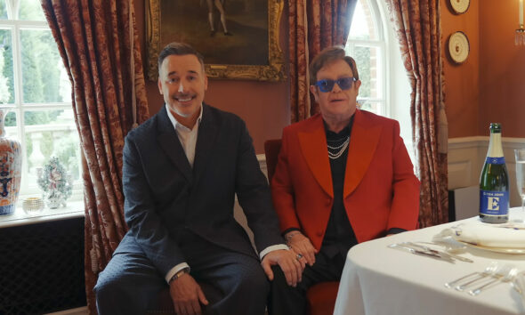 Áfengislaust freyðivín með nafni Elton Johns kominn í hillur í Bretlandi