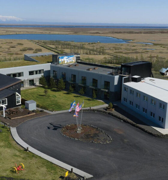 Cabin kaupir Hótel Laki við Kirkjubæjarklaustur