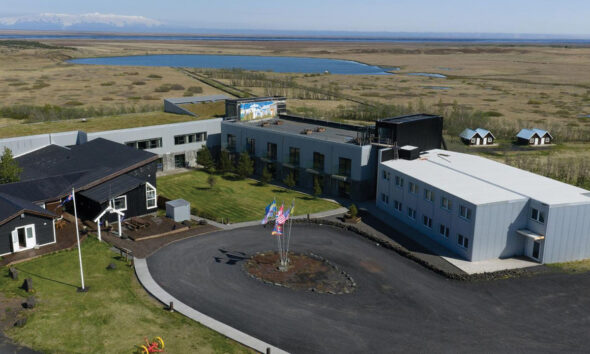 Cabin kaupir Hótel Laki við Kirkjubæjarklaustur