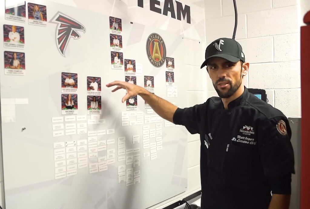 Eldhús í ofurkeyrslu: 1.000 starfsmenn umbreyta Mercedes-Benz Stadium á innan við 18 klukkustundum