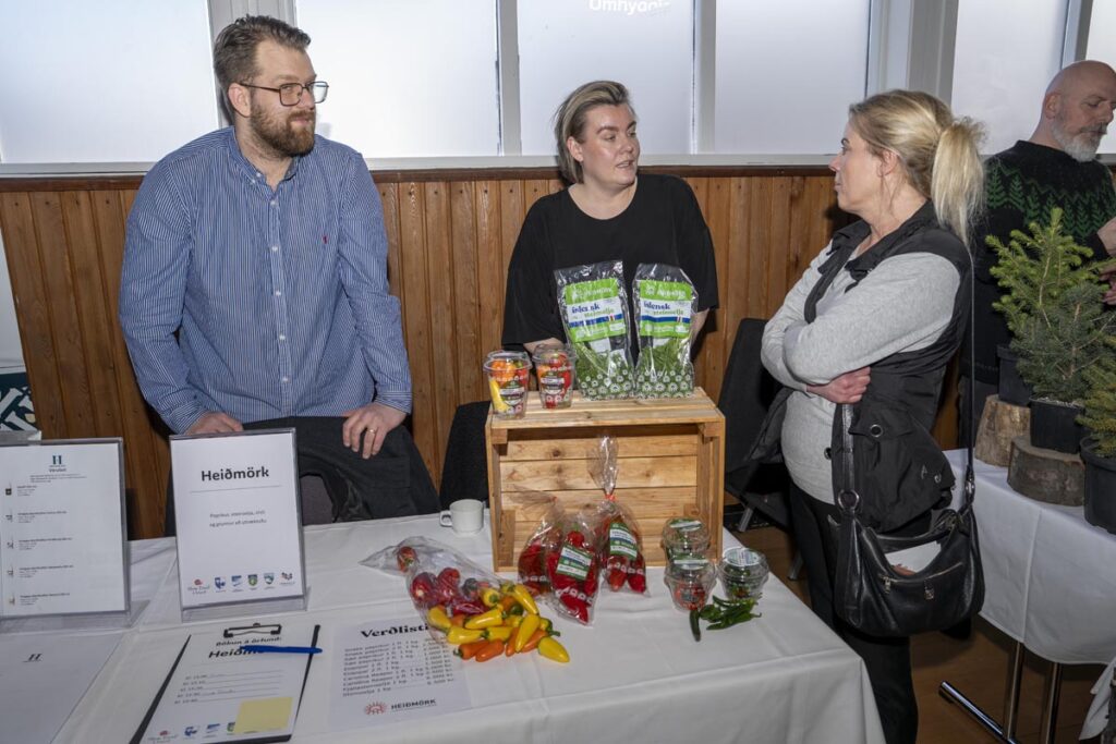 „Ómetanlegt að vita hvaðan maturinn kemur“ sagði Dóra. Um 100 manns á stefnumóti á Flúðum - Myndir