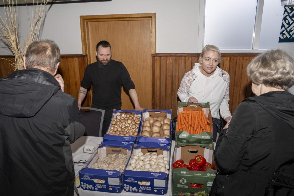 „Ómetanlegt að vita hvaðan maturinn kemur“ sagði Dóra. Um 100 manns á stefnumóti á Flúðum - Myndir