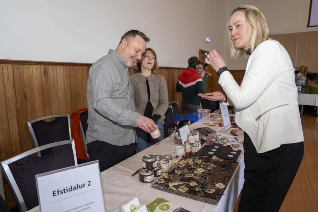 „Ómetanlegt að vita hvaðan maturinn kemur“ sagði Dóra. Um 100 manns á stefnumóti á Flúðum - Myndir